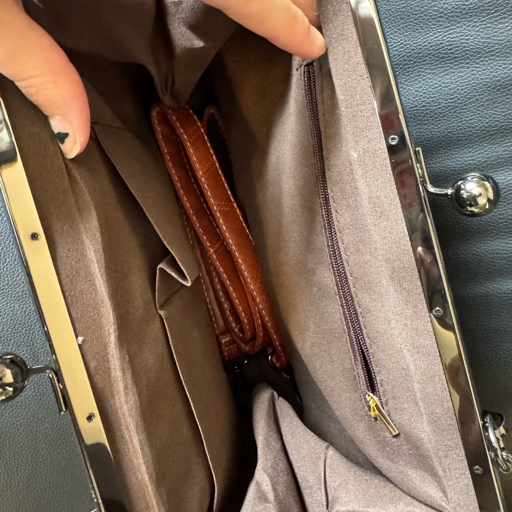 Elegant Brown Leather Handbag - Picture 2 of 2